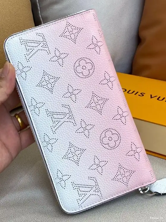 Affordable VUITTON LOUIS ZIPPY WALLET 0525
